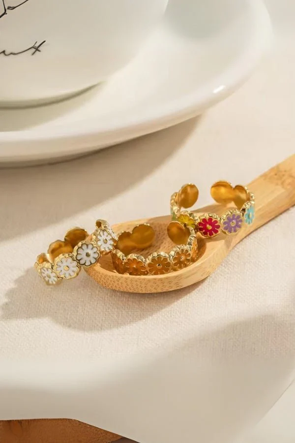Daisy Floral Ring - Image 3